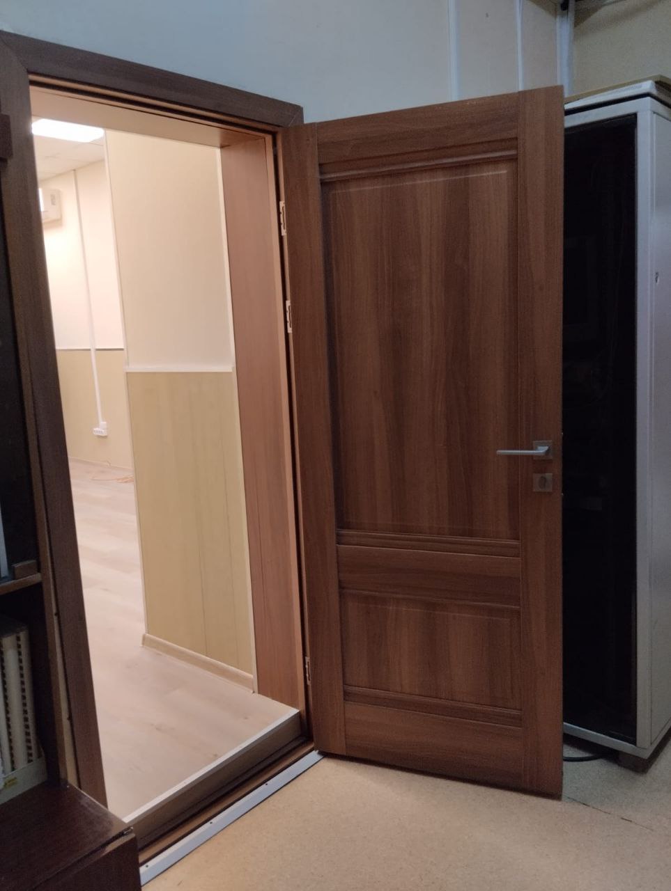 Межкомнатная дверь из массива